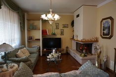 Hus till salu i BARGA (LU)